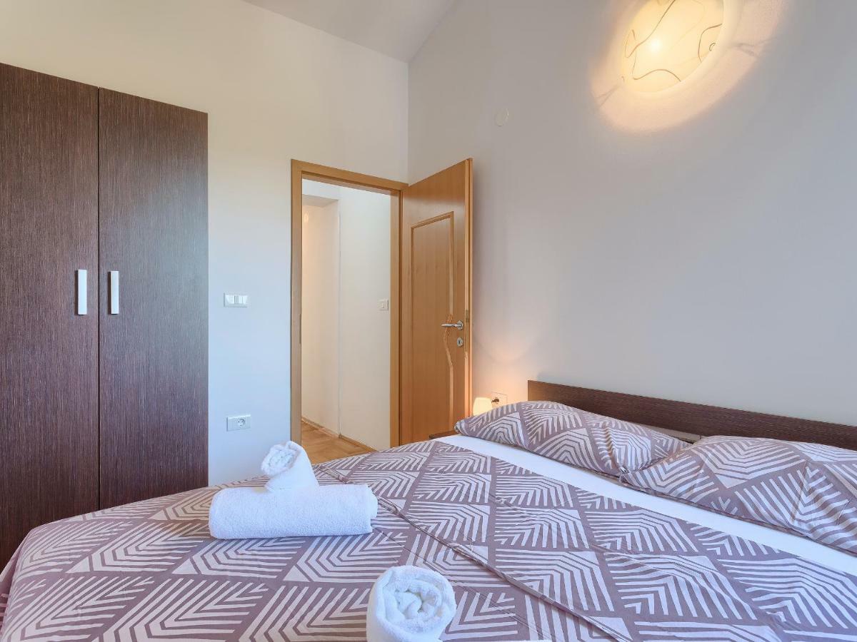 Garden Apartamento Pjescana Uvala Exterior foto